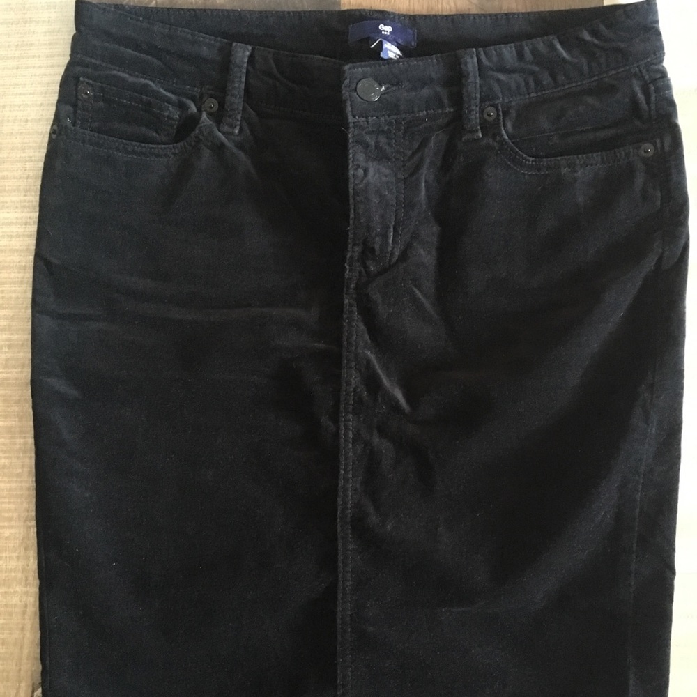 Gap black velvet skirt